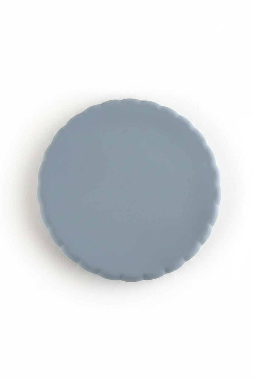 Porcelain Plate With Scalloped Silicone Sleeve