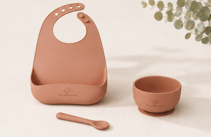 Silicone weaning set - plastic free, suitable for toddlers looking for a healthy way to start foods