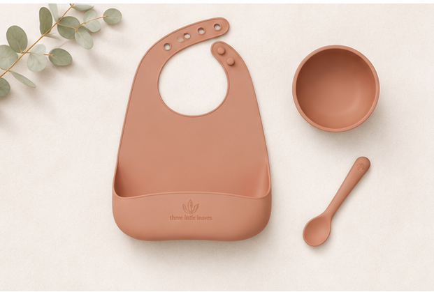 Silicone weaning set - plastic free, suitable for toddlers looking for a healthy way to start foods