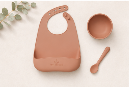 Silicone weaning set - plastic free, suitable for toddlers looking for a healthy way to start foods