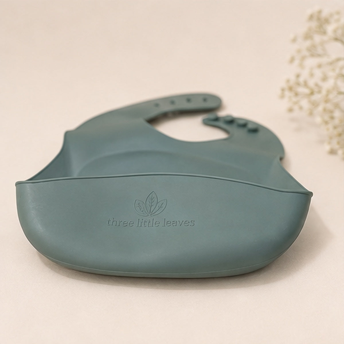 Safe and stylish silicone bib for children