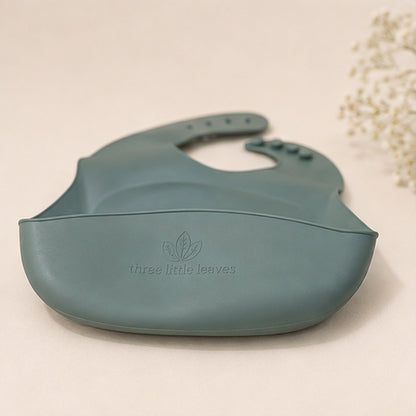 Safe and stylish silicone bib for children