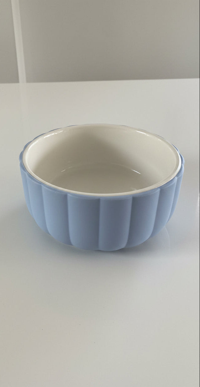 Porcelain Bowl With Scalloped Silicone Sleeve