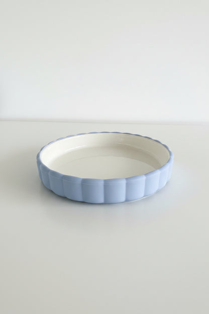 Porcelain Plate With Scalloped Silicone Sleeve