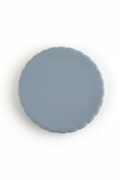 Porcelain Plate With Scalloped Silicone Sleeve
