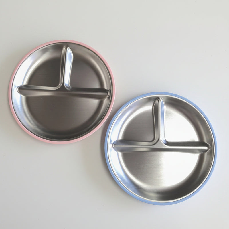 stylish stainless steel plate with  a 3 way divider and suction technology, including a protective cover